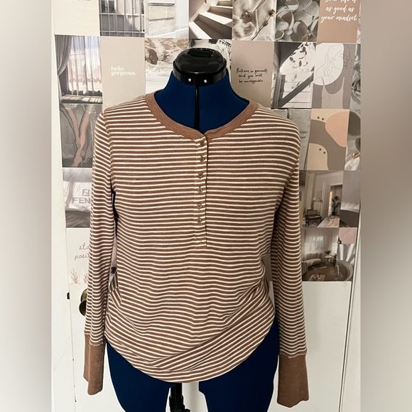 Cute ribbed Henley - Picture 2 of 4